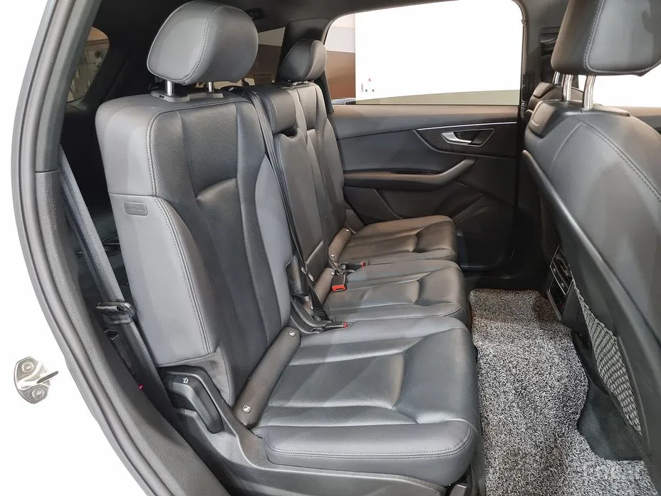 Фото 12 - Audi Q7