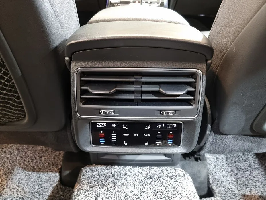 Фото 13 - Audi Q7