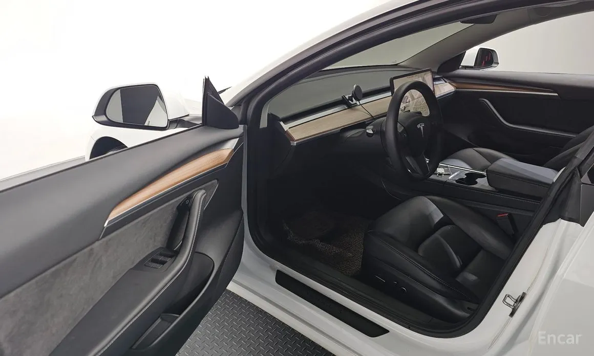 Фото 10 - Tesla Model 3