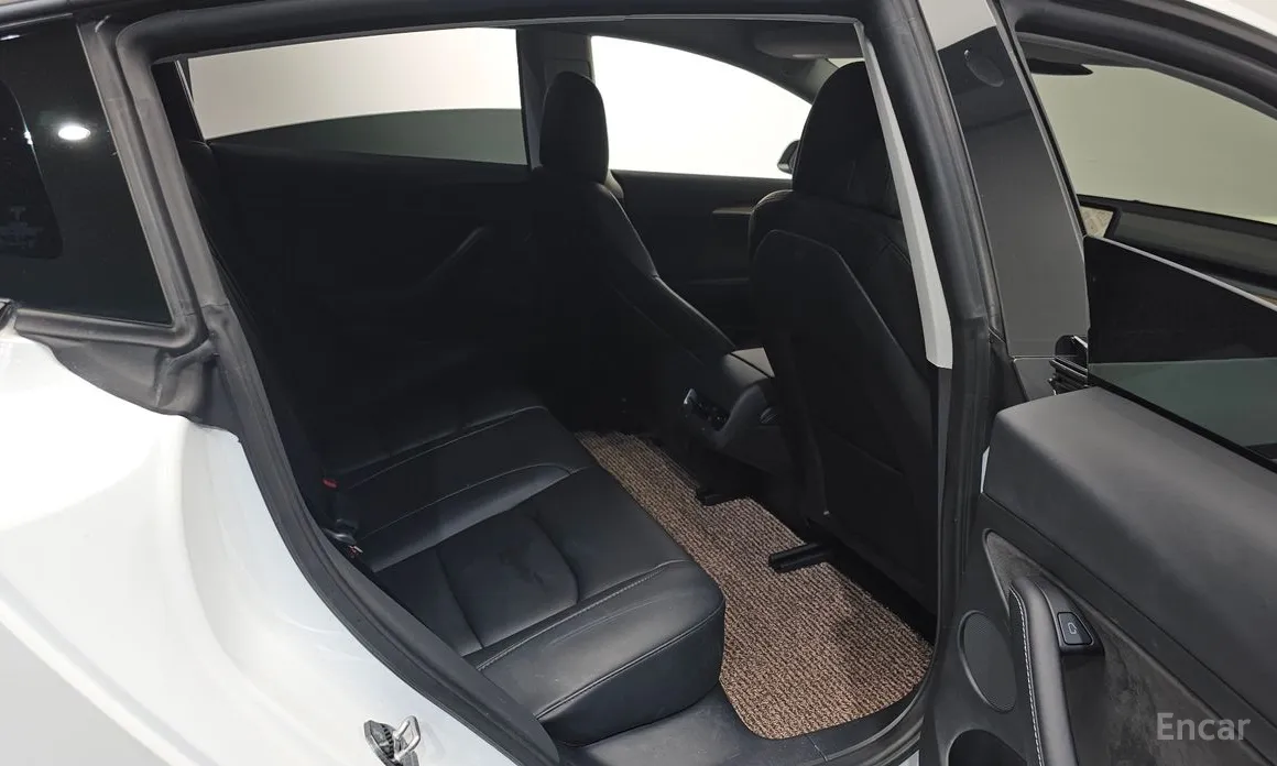 Фото 12 - Tesla Model 3