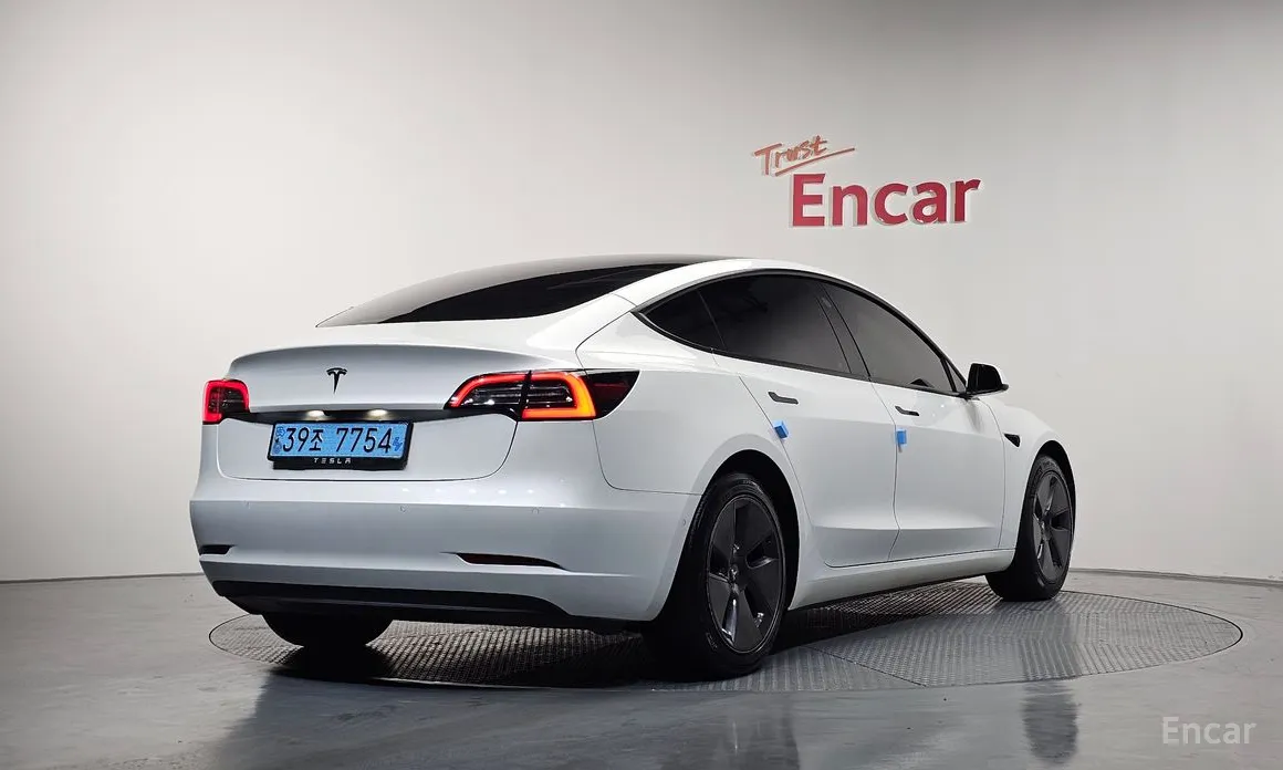 Фото 2 - Tesla Model 3