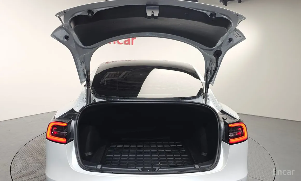 Фото 20 - Tesla Model 3