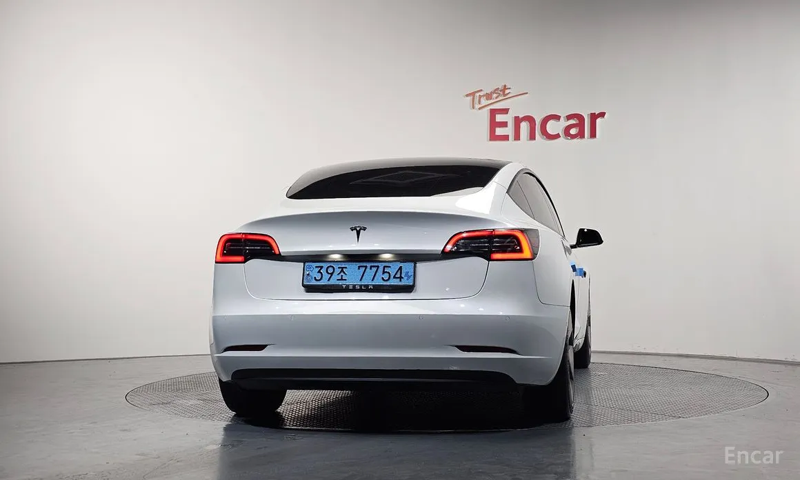 Фото 4 - Tesla Model 3