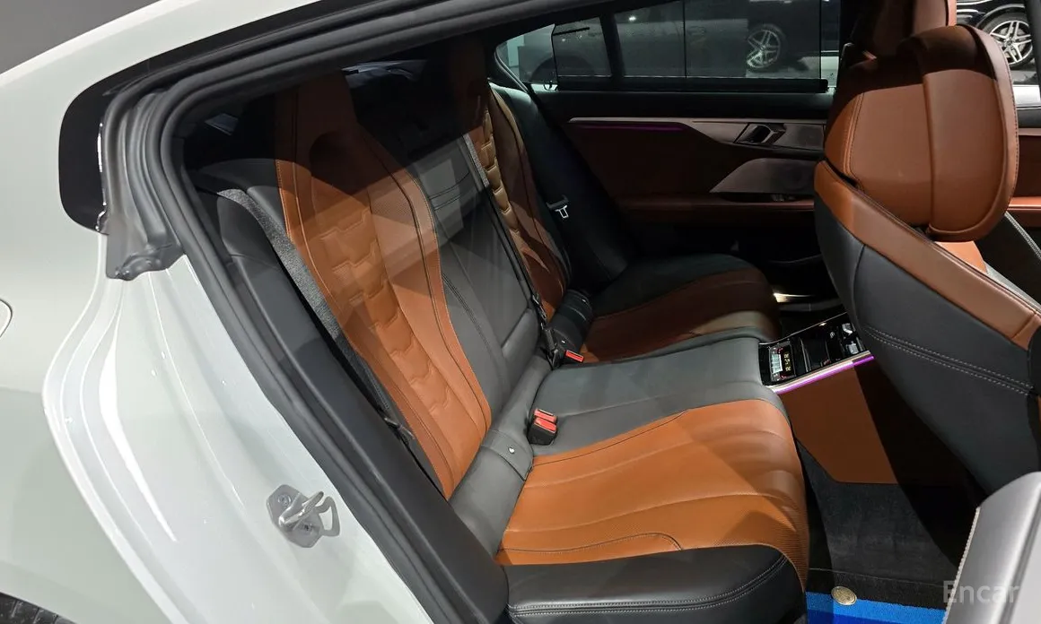 Фото 12 - BMW 8 Series