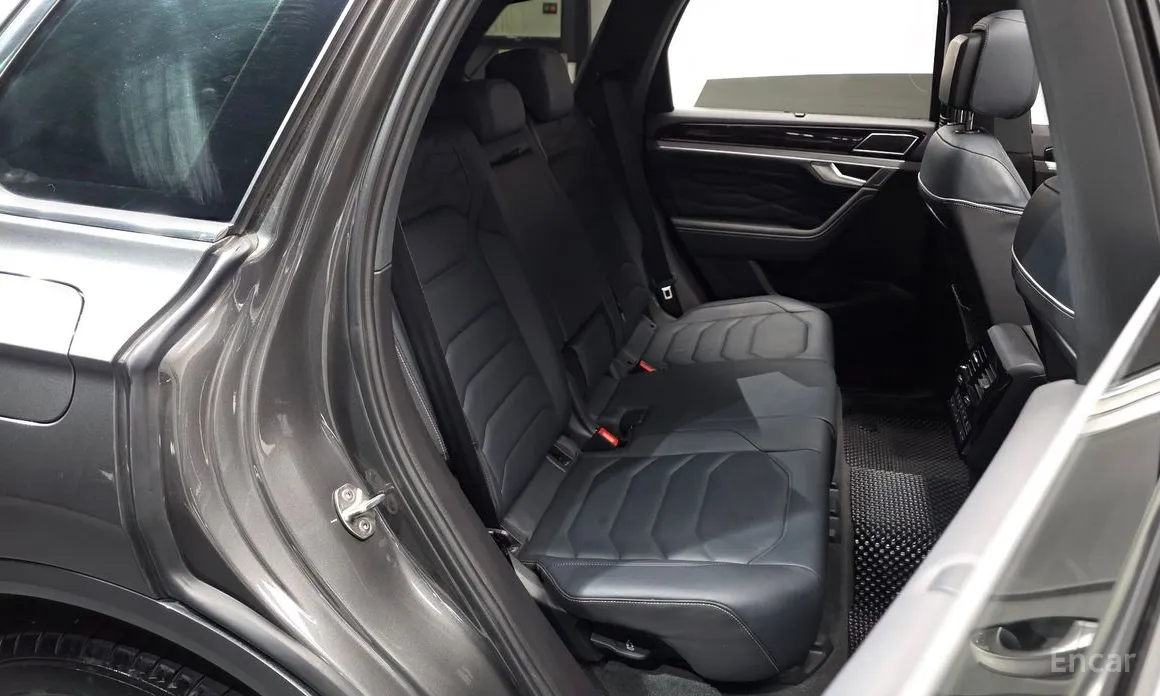 Фото 12 - Volkswagen Touareg