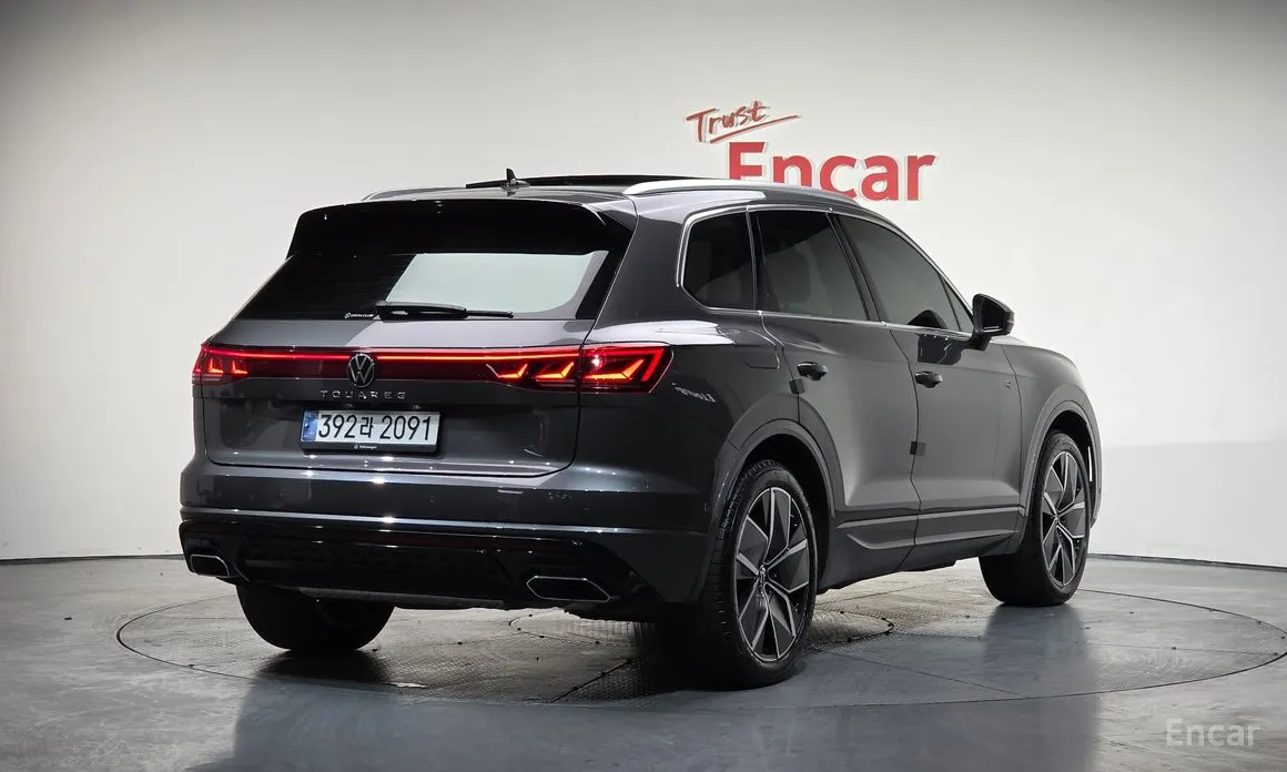 Фото 2 - Volkswagen Touareg