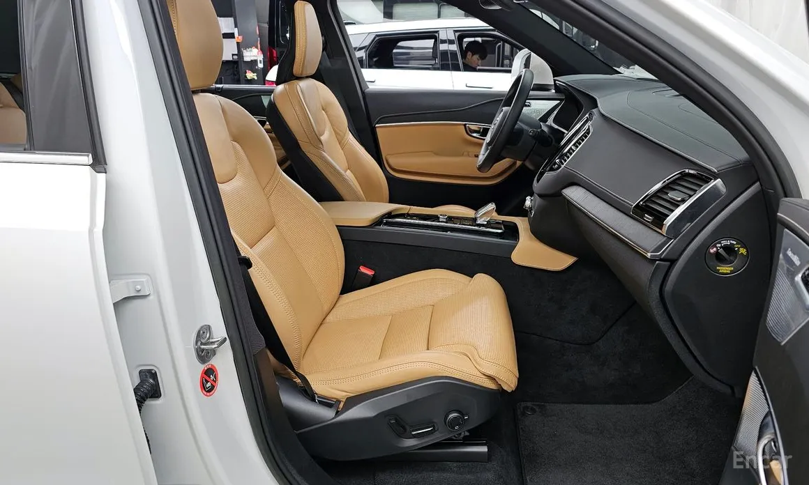 Фото 11 - Volvo XC90