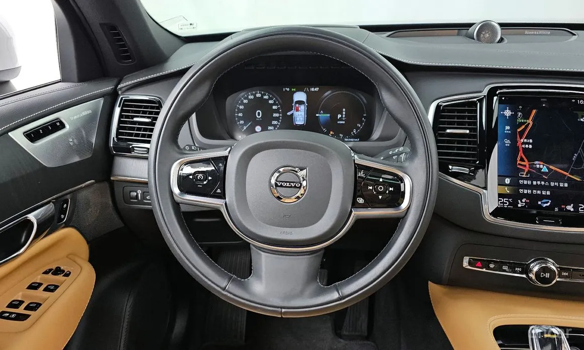 Фото 13 - Volvo XC90