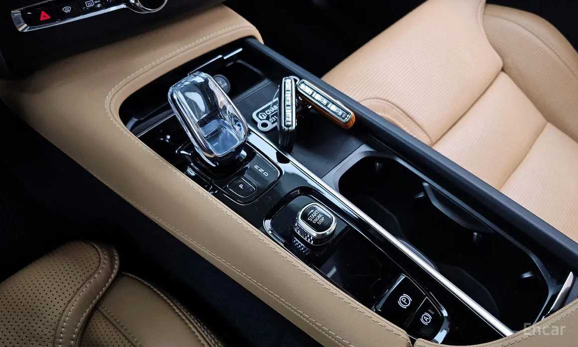 Фото 9 - Volvo XC90