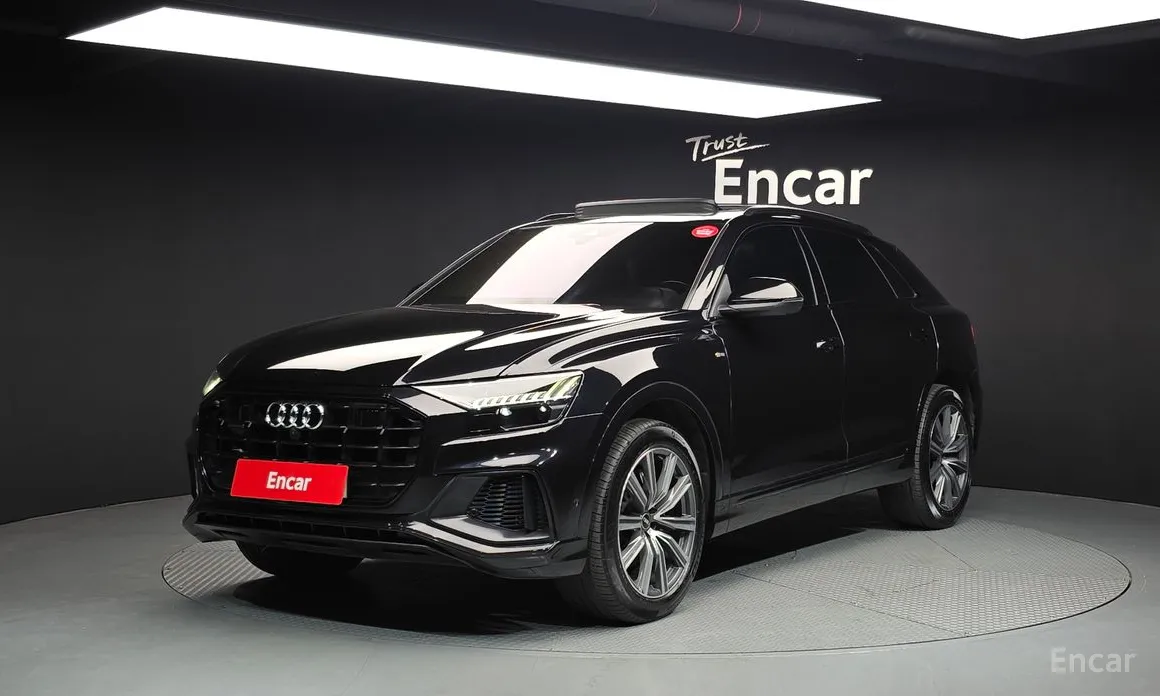 Фото 1 - Audi Q8