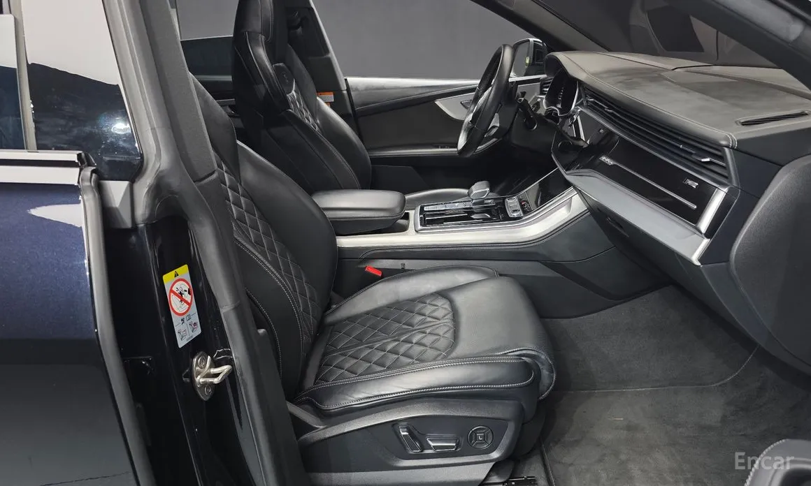 Фото 11 - Audi Q8