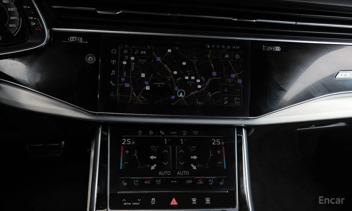 Фото 14 - Audi Q8