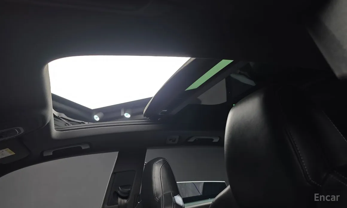 Фото 18 - Audi Q8