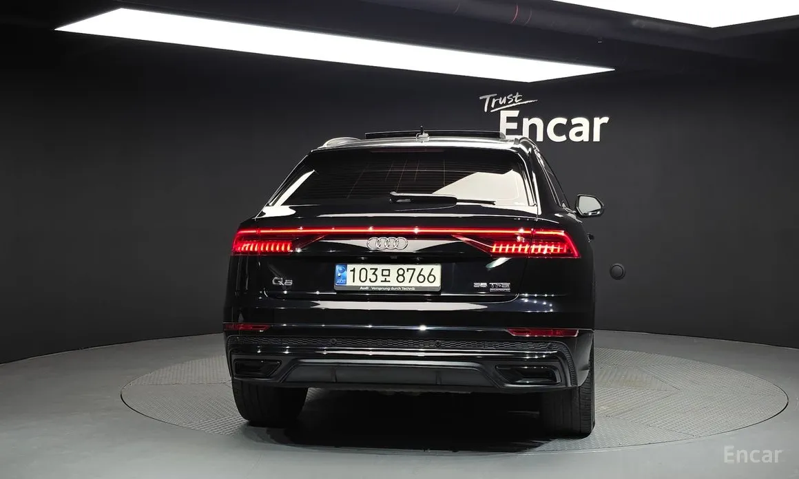 Фото 4 - Audi Q8