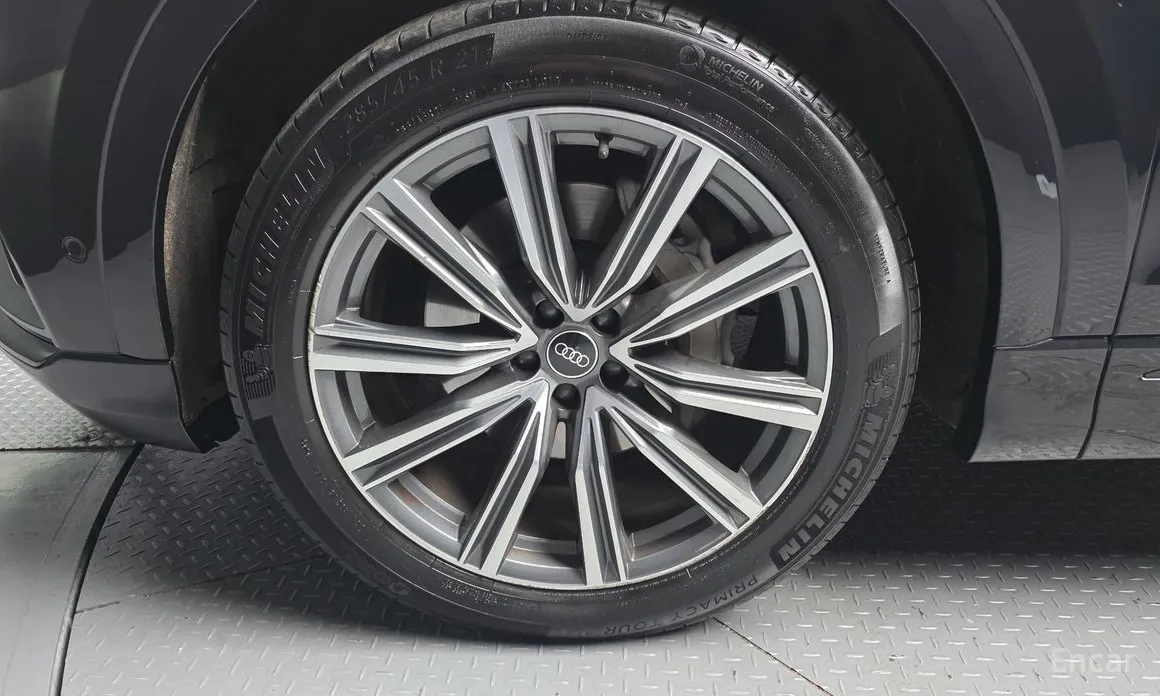 Фото 5 - Audi Q8