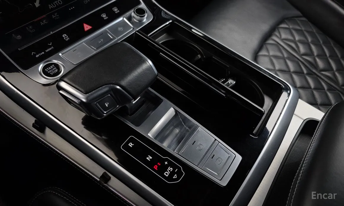 Фото 9 - Audi Q8