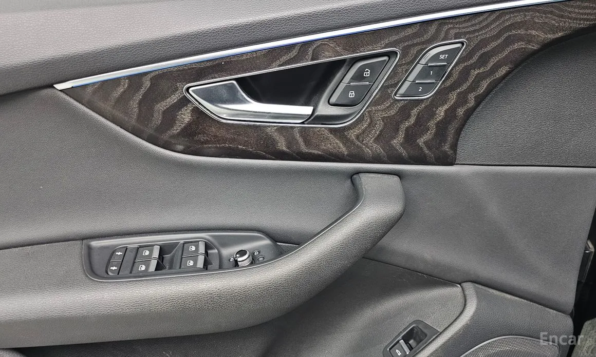 Фото 17 - Audi Q7