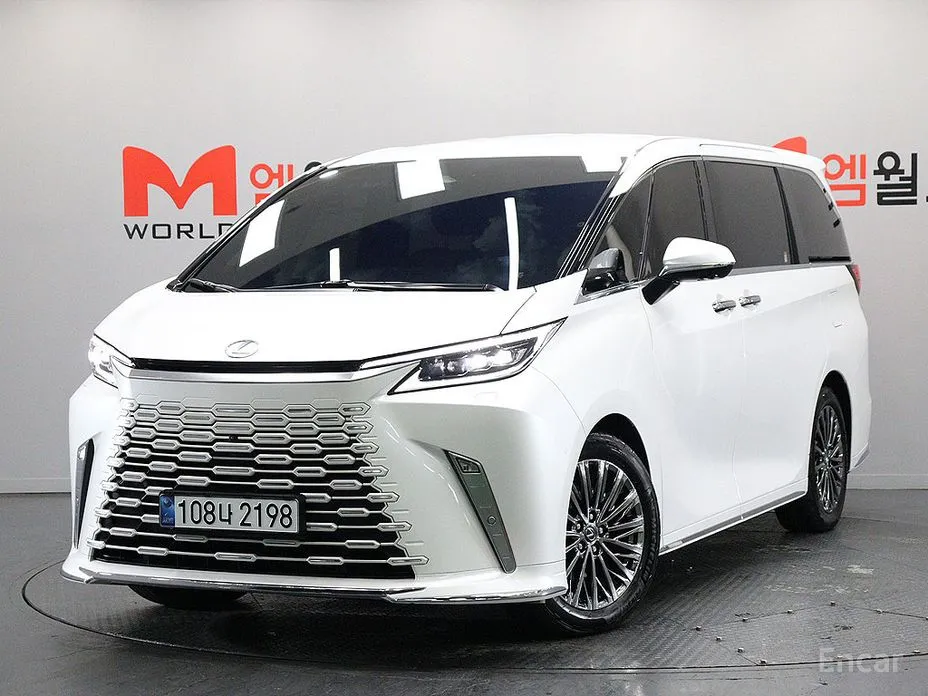 Фото 1 - Lexus LM