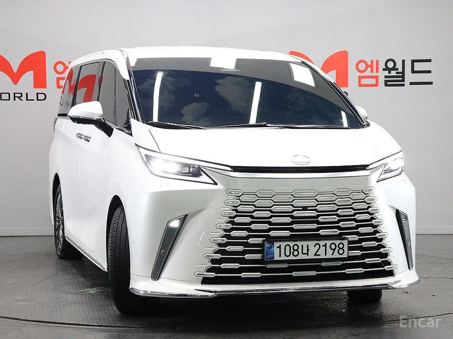 Фото 2 - Lexus LM