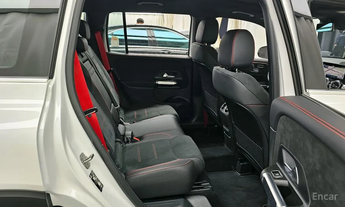 Фото 12 - Mercedes-Benz GLB-Class