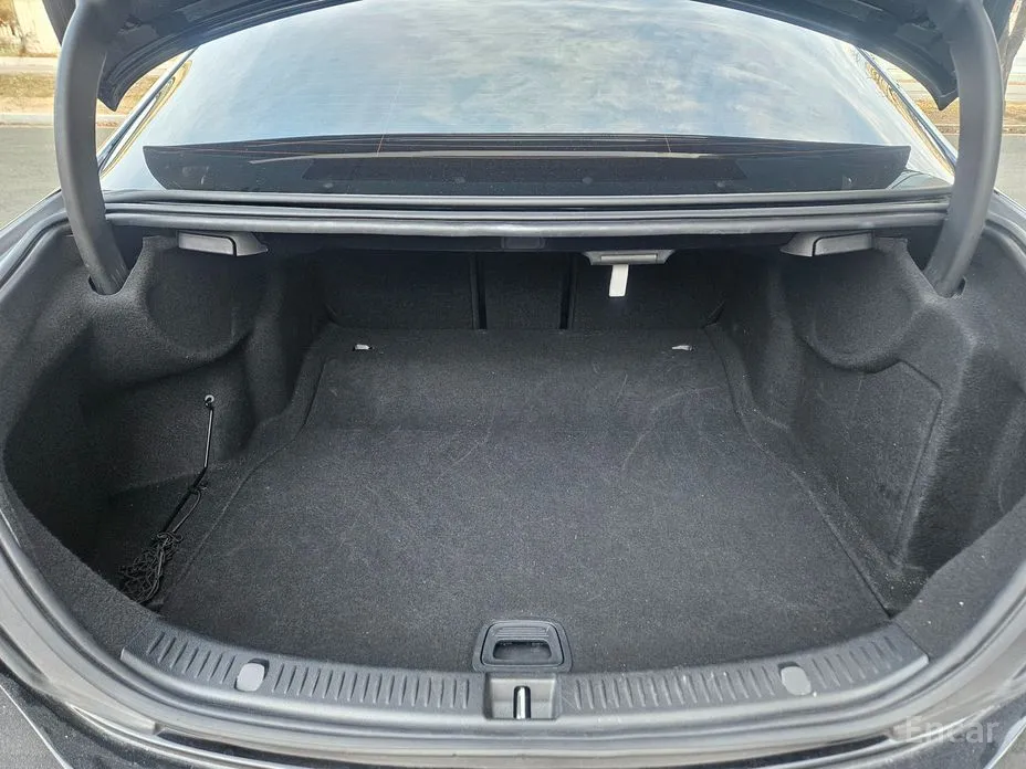 Фото 12 - Mercedes-Benz E-Class