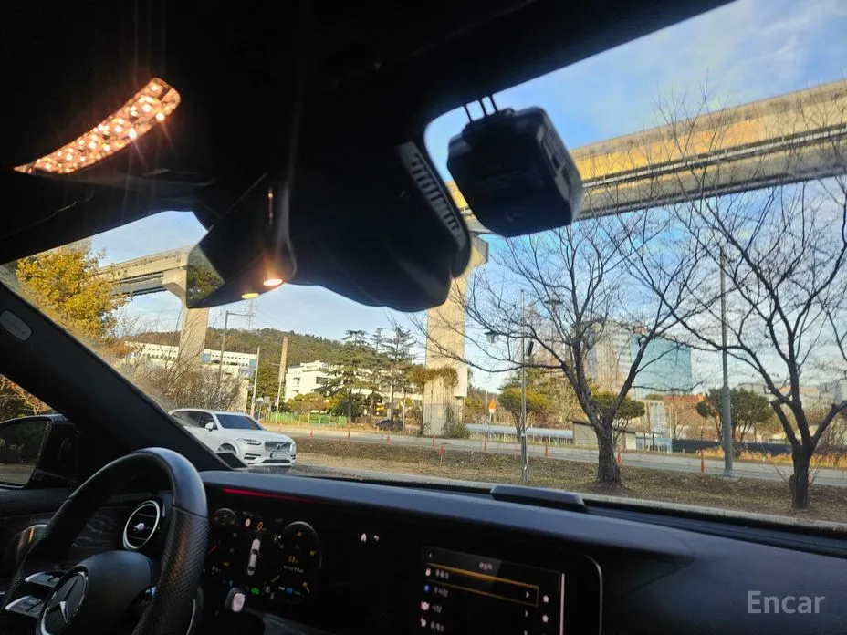 Фото 14 - Mercedes-Benz E-Class