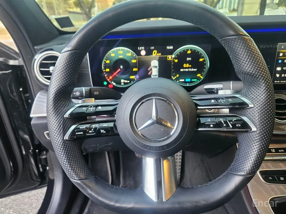 Фото 15 - Mercedes-Benz E-Class