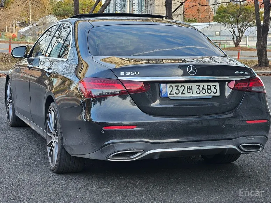 Фото 5 - Mercedes-Benz E-Class