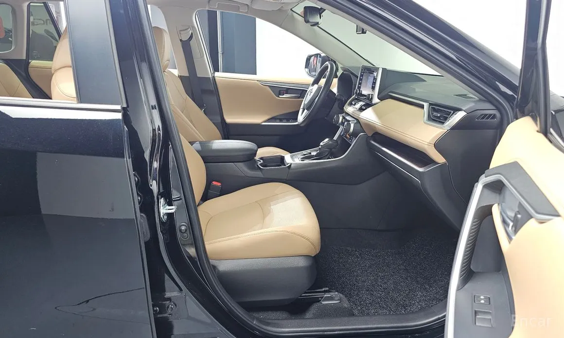 Фото 11 - Toyota RAV4