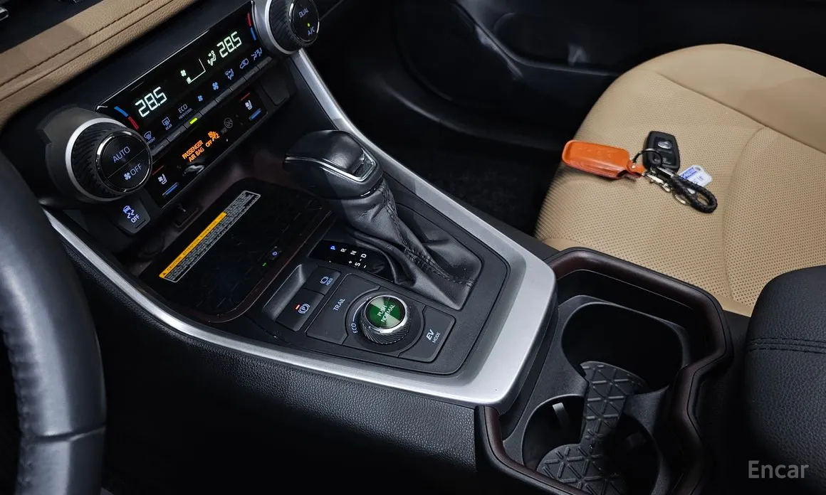 Фото 9 - Toyota RAV4