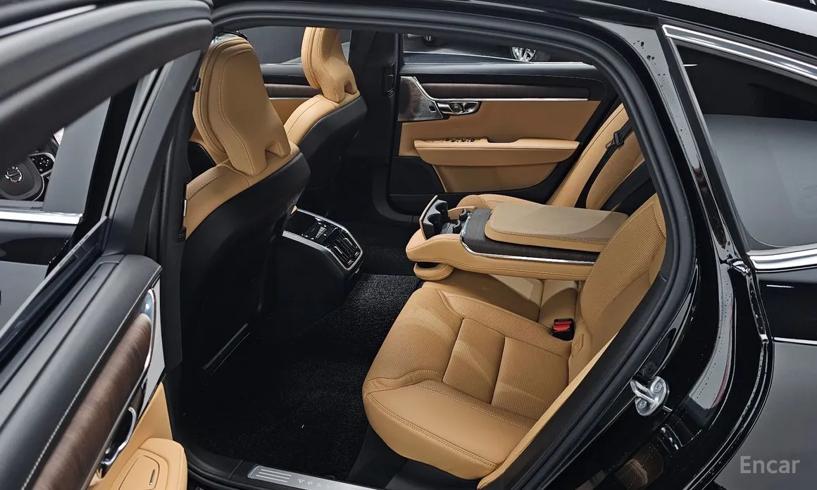 Фото 12 - Volvo S90