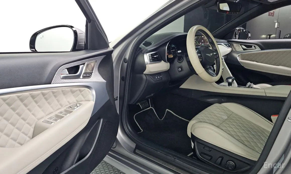 Фото 10 - Genesis G70