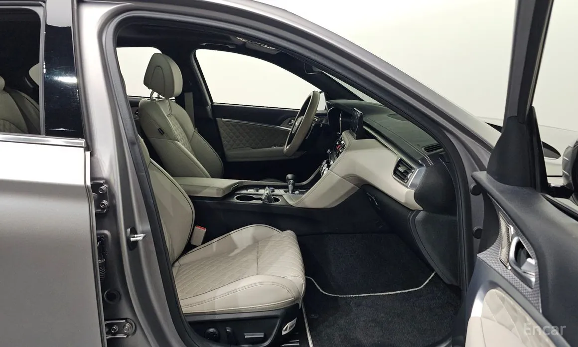 Фото 11 - Genesis G70