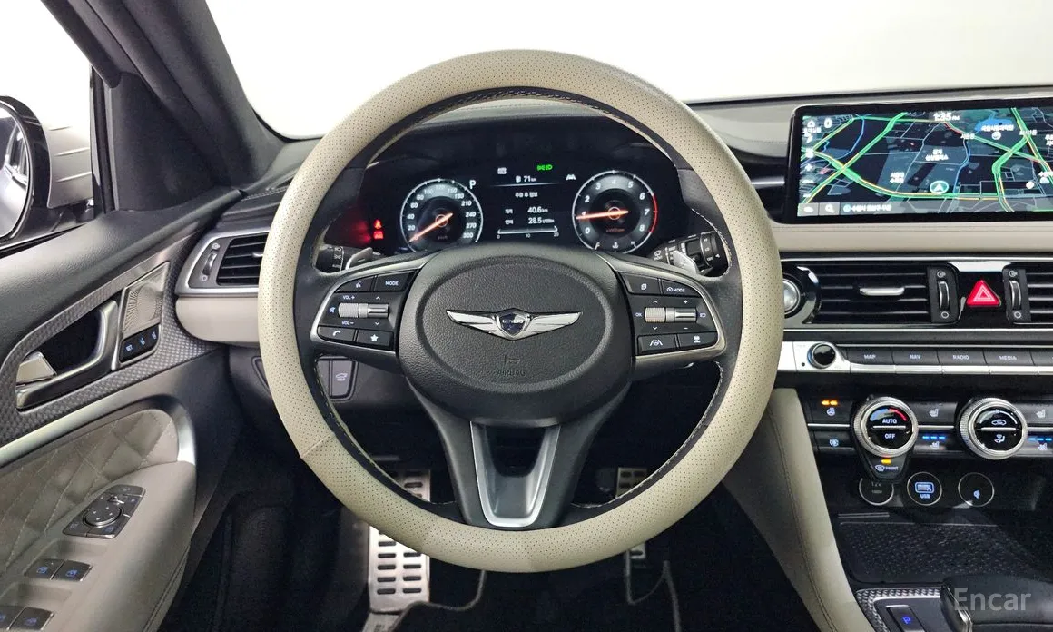 Фото 13 - Genesis G70