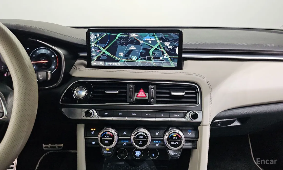 Фото 14 - Genesis G70