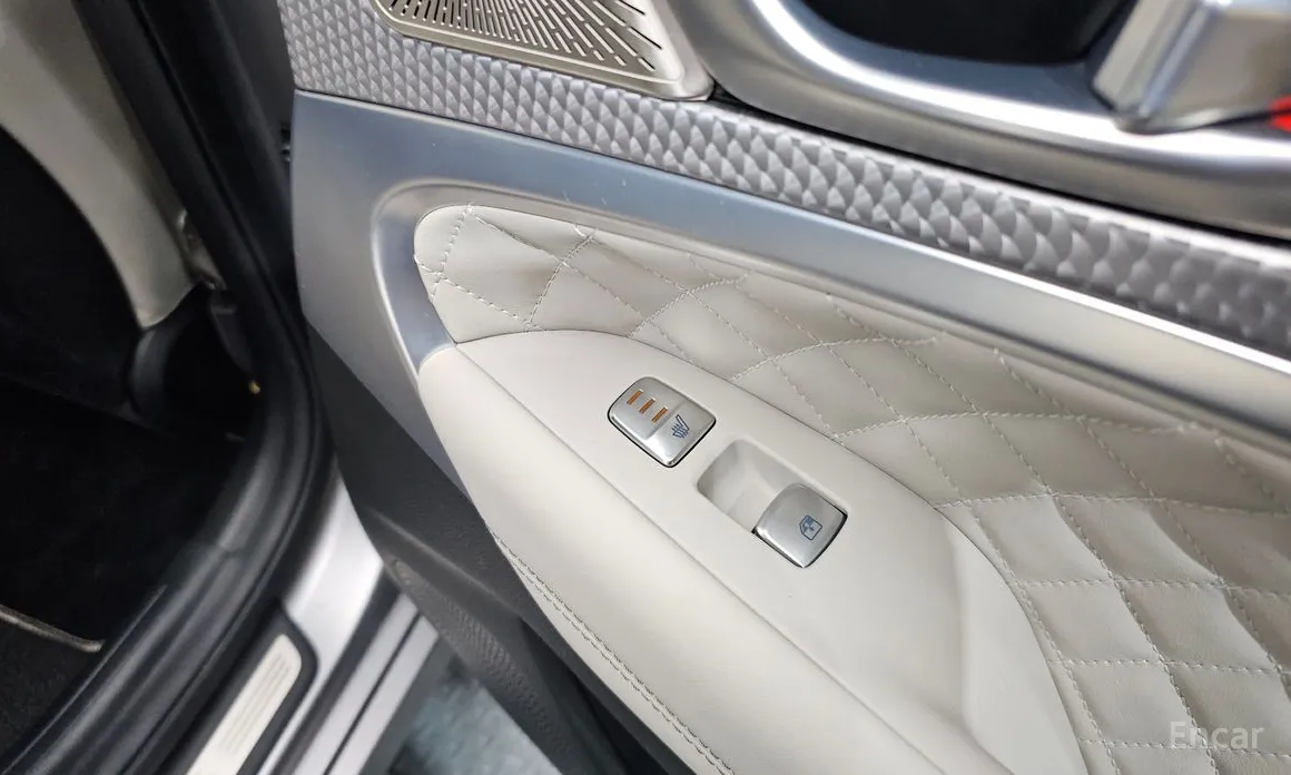 Фото 18 - Genesis G70