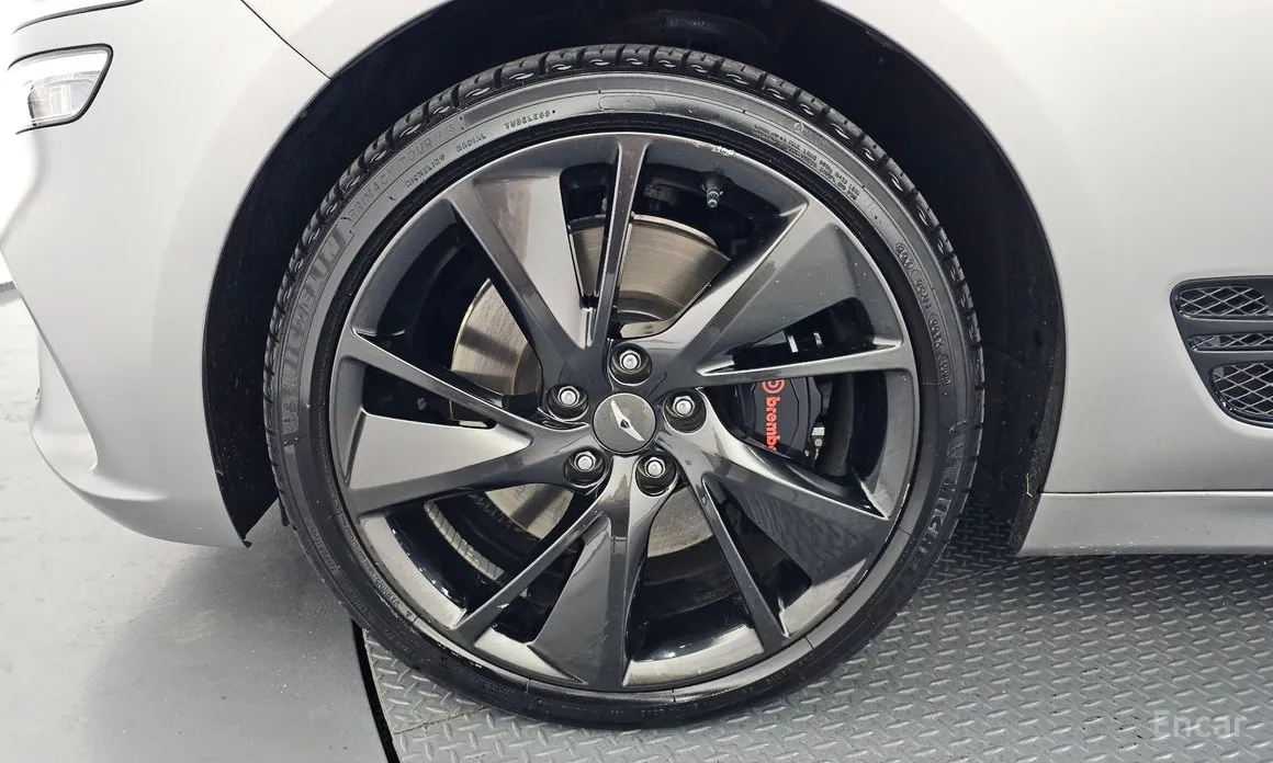 Фото 5 - Genesis G70