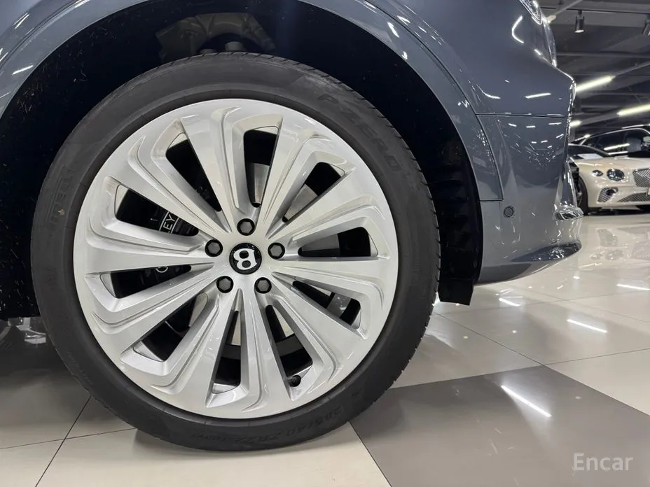 Фото 18 - Bentley Bentayga