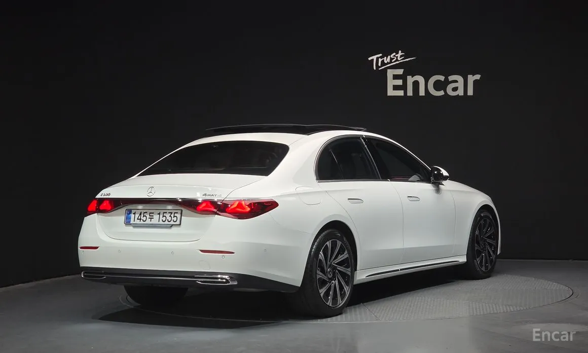 Фото 2 - Mercedes-Benz E-Class