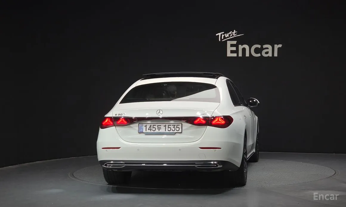 Фото 4 - Mercedes-Benz E-Class