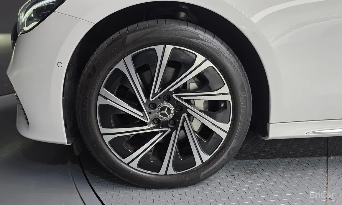 Фото 5 - Mercedes-Benz E-Class