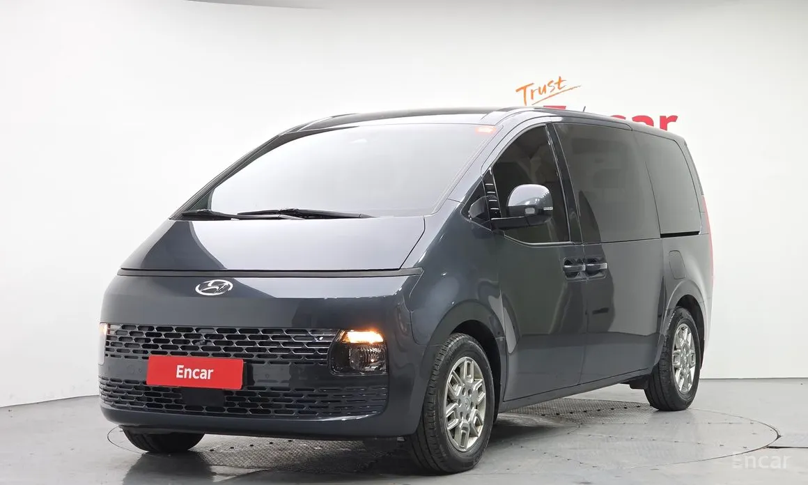 Фото 1 - Hyundai Staria