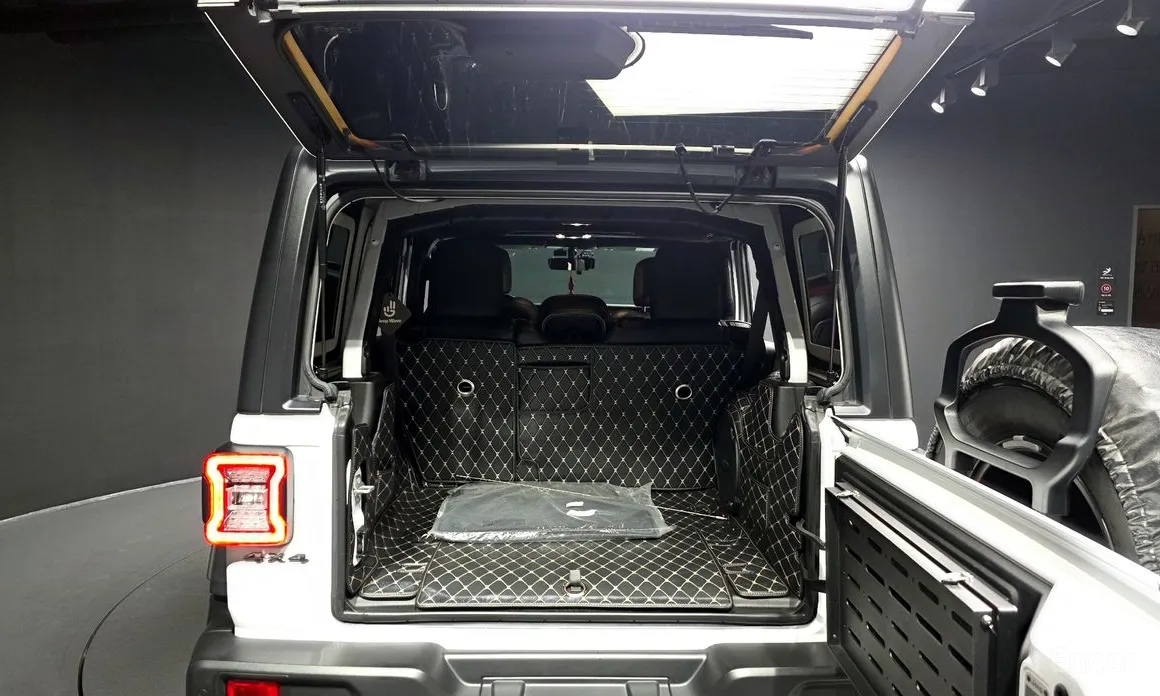 Фото 20 - Jeep Wrangler