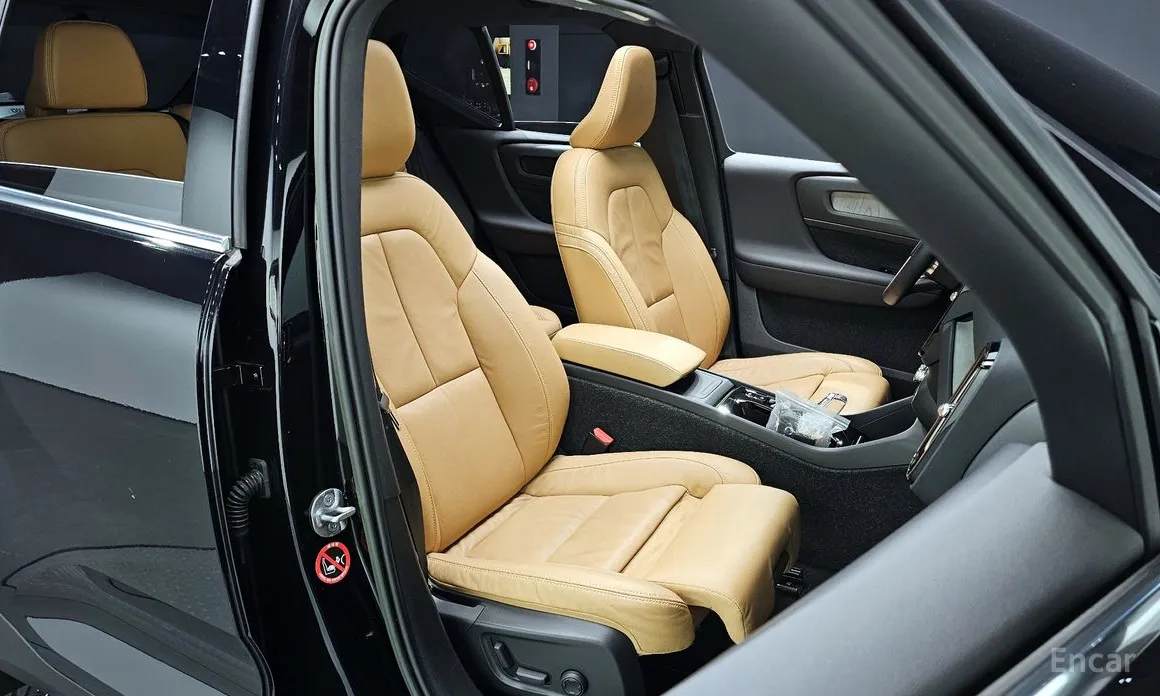 Фото 10 - Volvo XC40