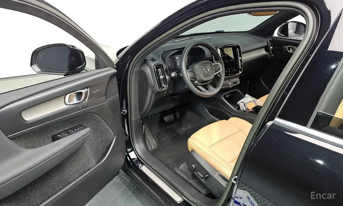 Фото 11 - Volvo XC40