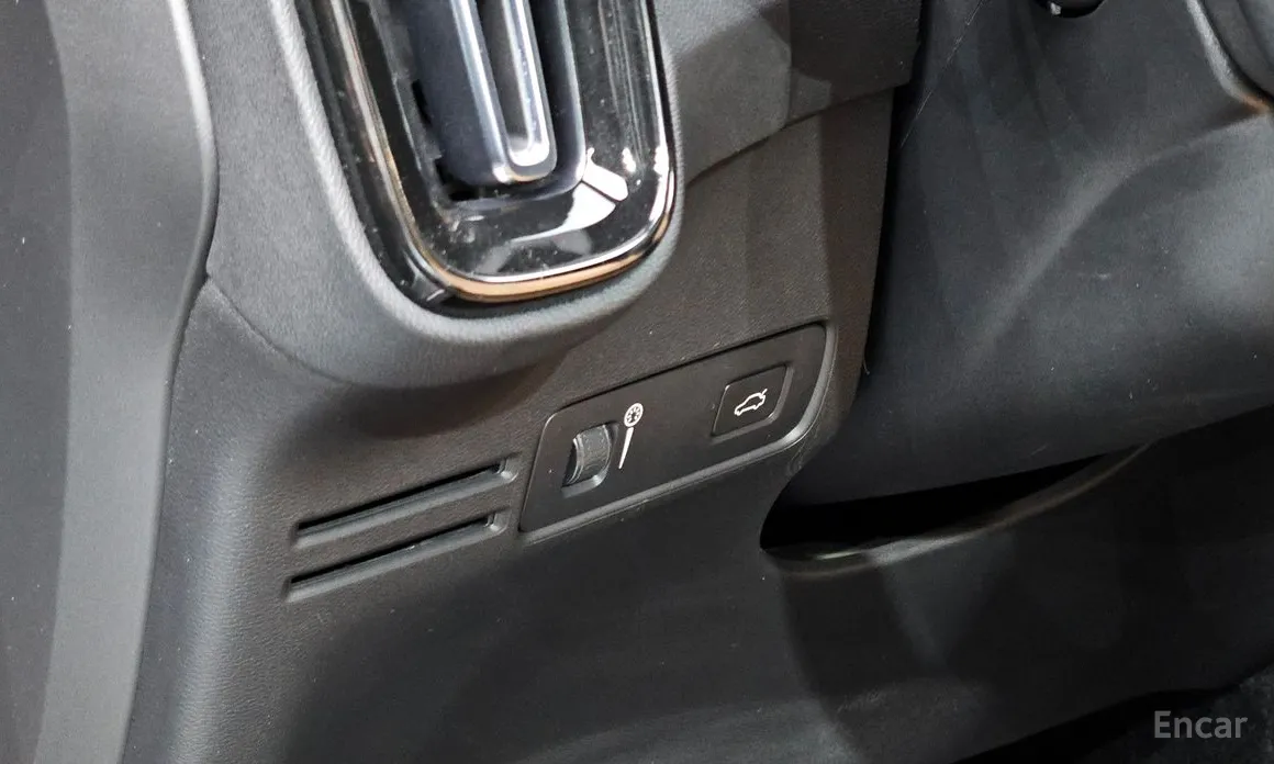 Фото 14 - Volvo XC40