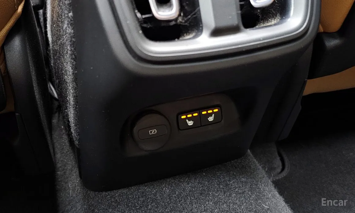 Фото 18 - Volvo XC40