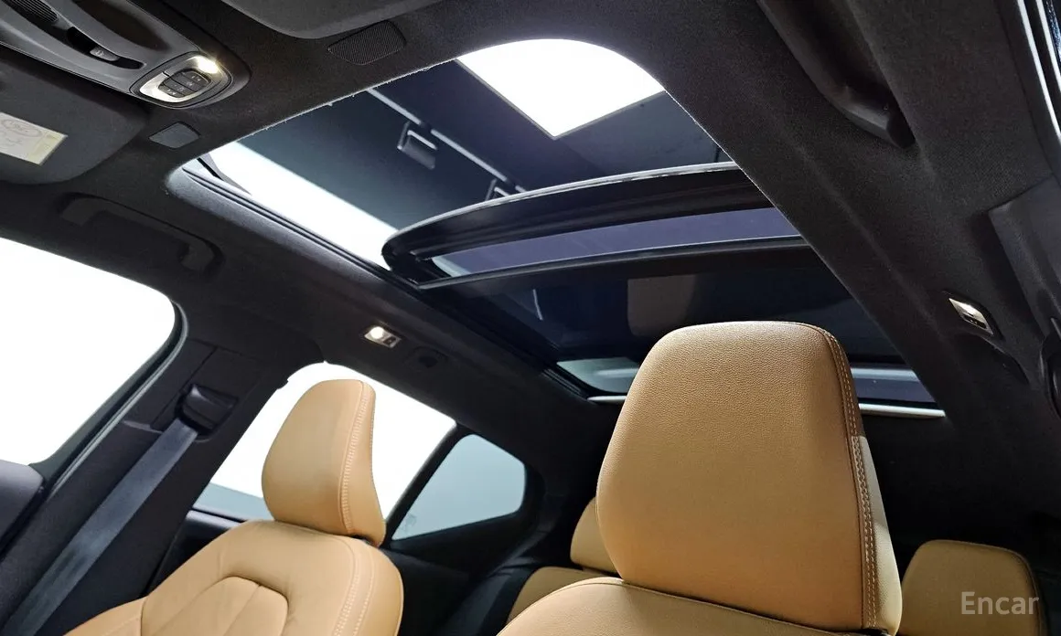 Фото 19 - Volvo XC40