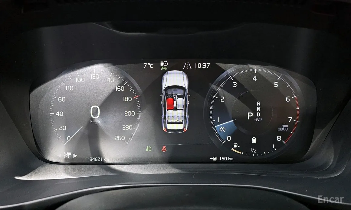 Фото 8 - Volvo XC40