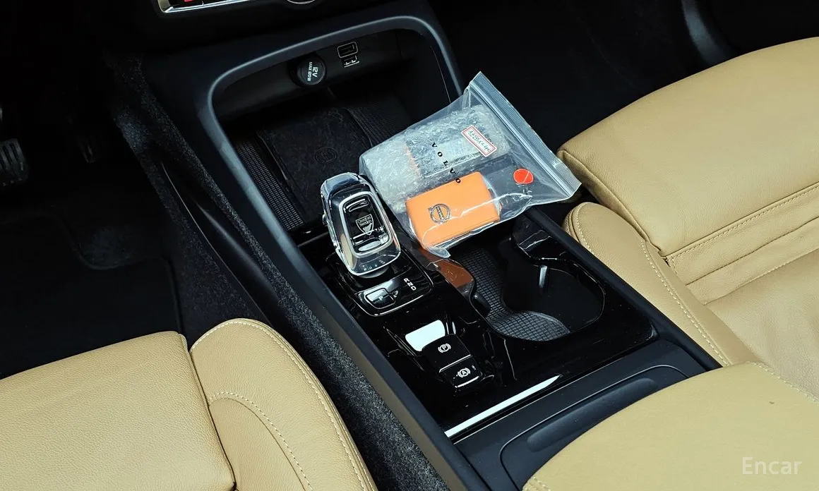 Фото 9 - Volvo XC40